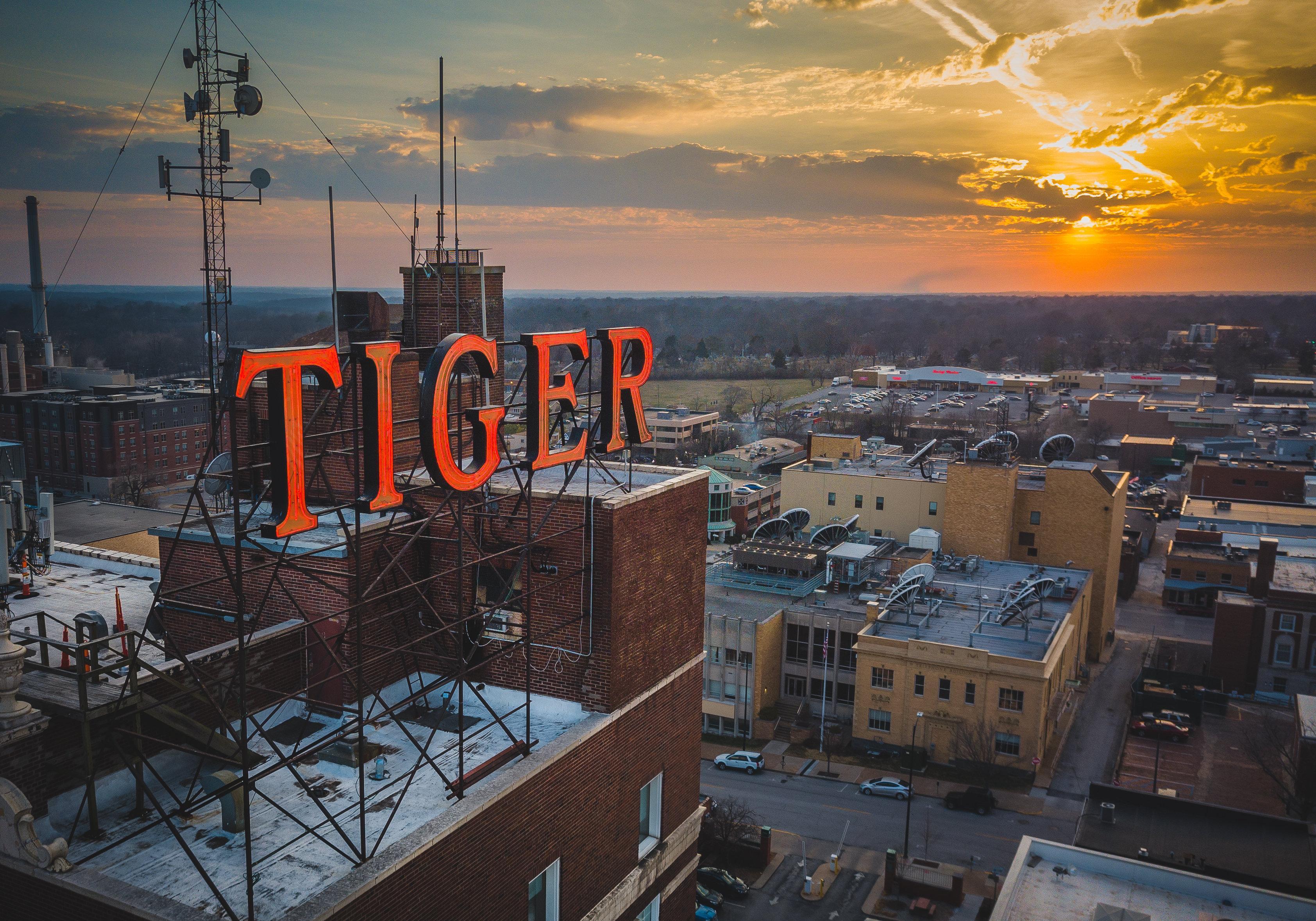Voco The Tiger Hotel, Columbia, Mo By Ihg Zewnętrze zdjęcie